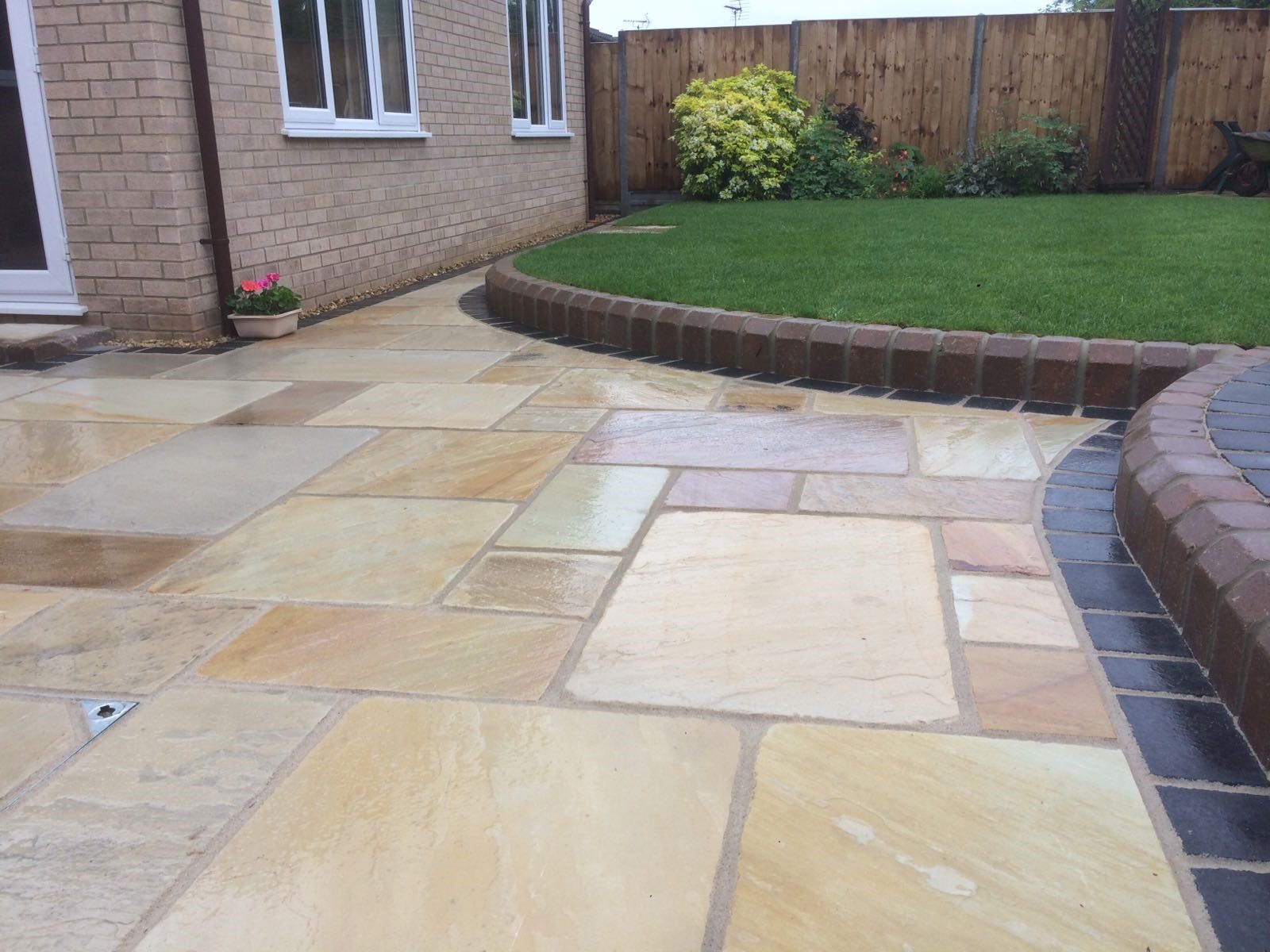 Tumbled Fossil Mint Indian Sandstone Natural 22mm Calibrated Patio Paving Slabs Pack 15.5m2 