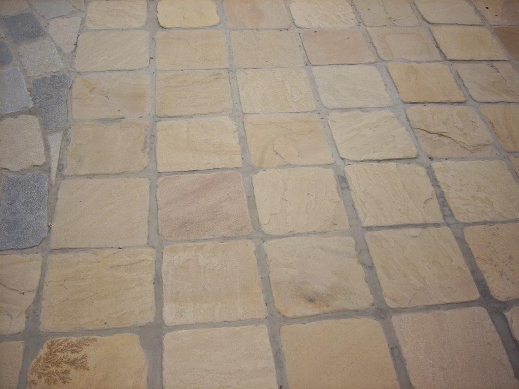 Fossil Mint Indian Sandstone Natural Paving Cobbles 10cm x 10cm