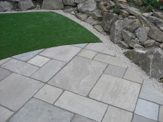 Tumbled Light Grey Indian Sandstone Natural 22mm Calibrated Patio Paving Slabs Pack 15.5m2 